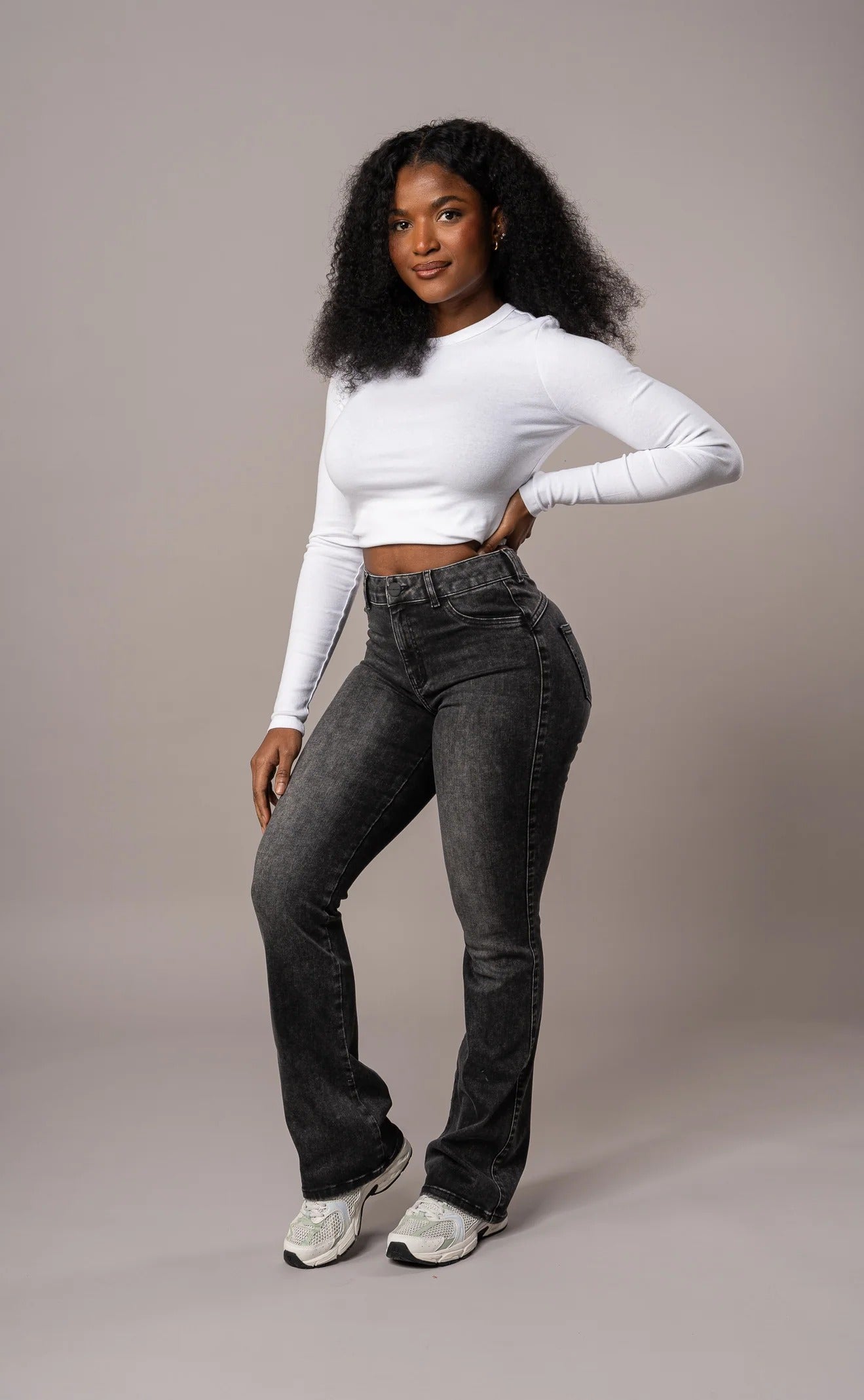 Flared Mid - Heavy Washed Black